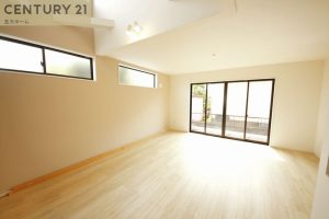 物件情報+ﾟ閑静な住宅街にゆとりの広さを備えた4LDK！